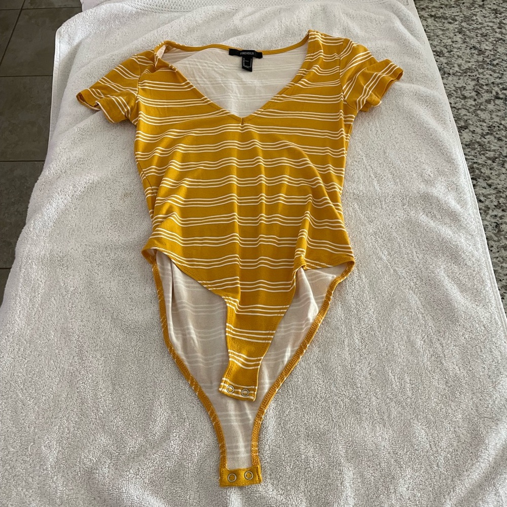 Short sleeve body suit